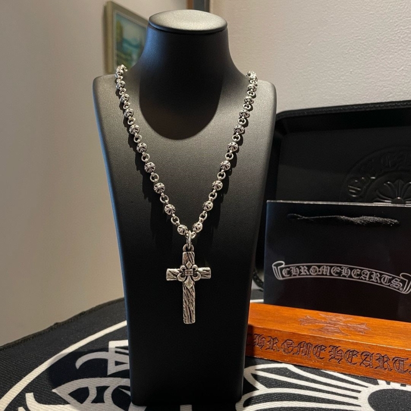 Ch**me He**ts necklaces
